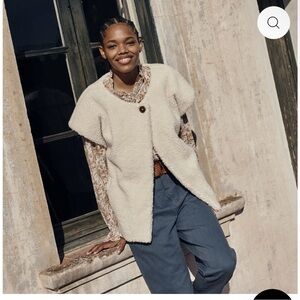 Elegant Cream Varelia vest by Louise Misha. Euro 38 is the 6. Large is euro 40